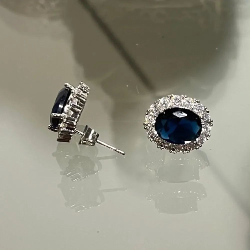 The Spencer Earring’s in white and blue Sapphire